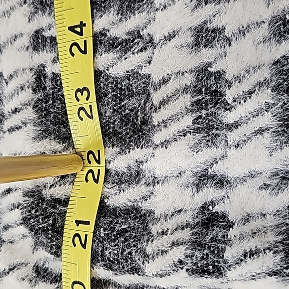 Chico's houndstooth plaid sweater poncho. Black and White, Size S/M - Picture 7 of 8